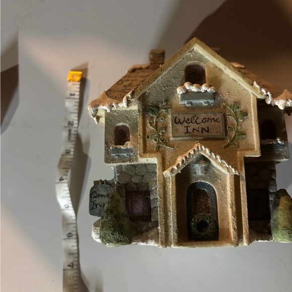 Charming Miniature Welcome Inn Decor - Picture 2 of 3